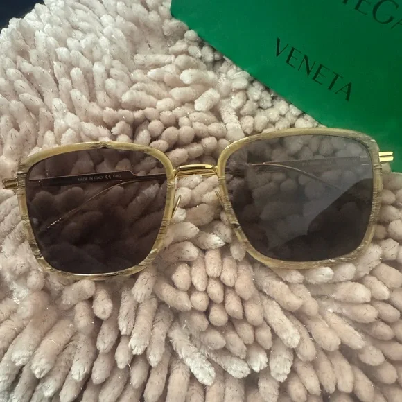 Botega Veneta Sun Glasses - Picture 2 of 3